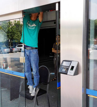 識別人臉指紋門禁施工現場